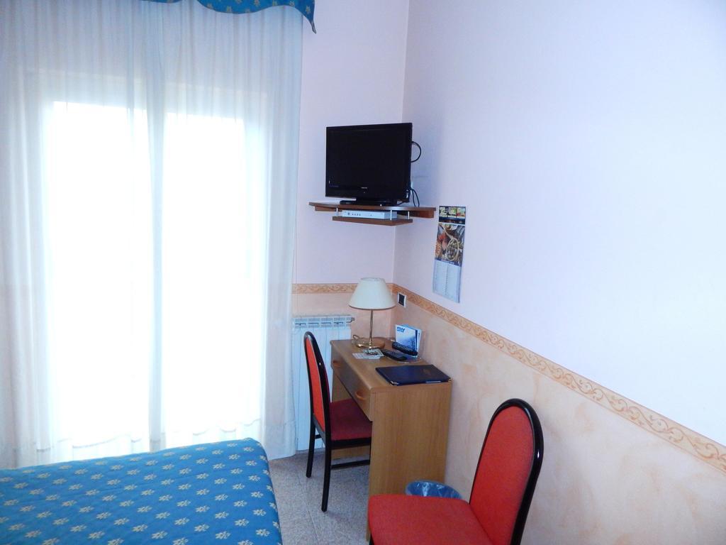 Hotel Torre Antica Loano Cameră foto