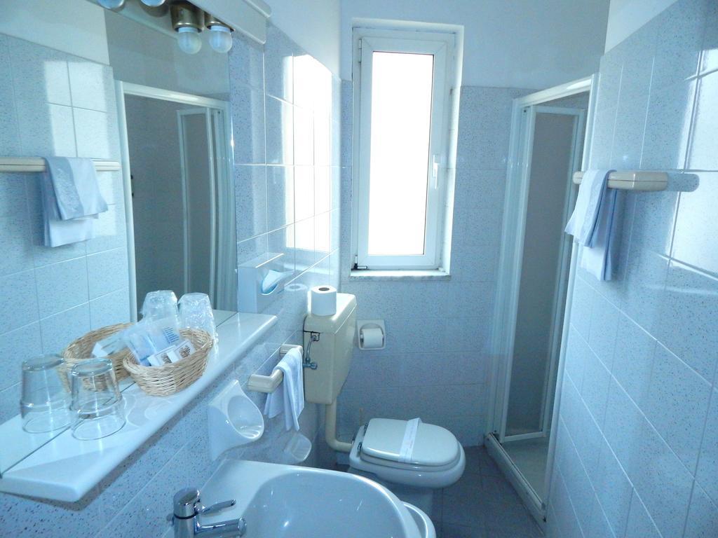 Hotel Torre Antica Loano Cameră foto