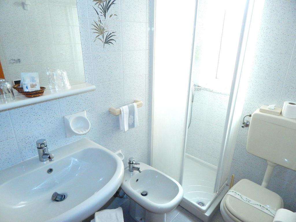 Hotel Torre Antica Loano Cameră foto