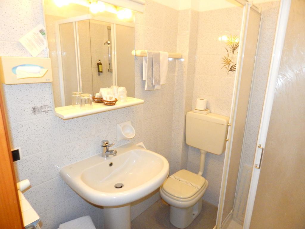 Hotel Torre Antica Loano Cameră foto