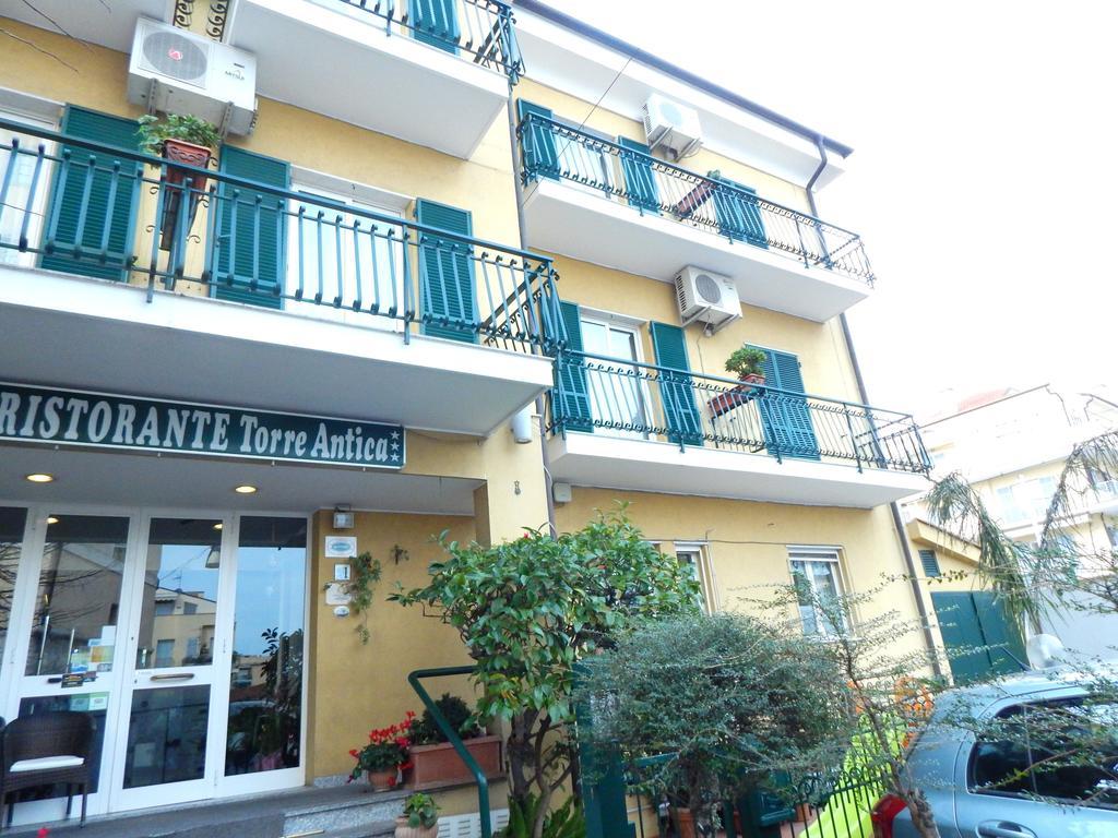 Hotel Torre Antica Loano Exterior foto